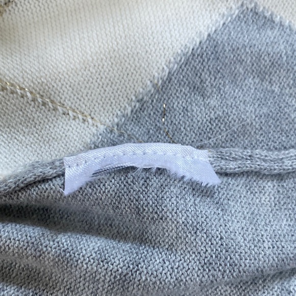Tommy Hilfiger V-Neck Argyle Sweater in Gray Ivory Metalic Gold Thread Preppy - Picture 7 of 7